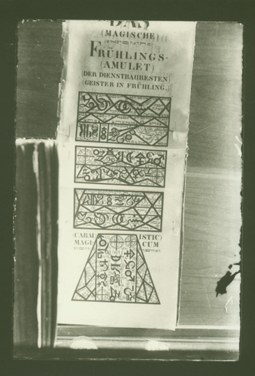 Magick amulety, kolem 1927, foto J. Vchal, archiv M. ejn