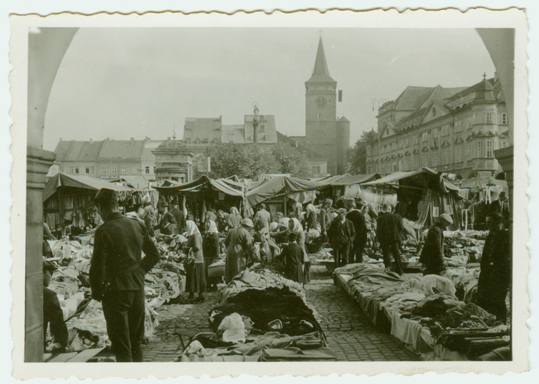 Podzimn jarmark v Jin, 1935, foto J. Vchal, archiv M. ejn